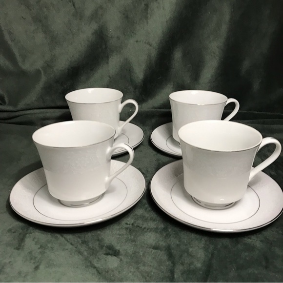 Set of 4 Crown Victoria Lovelace Tea Coffee Cups and Saucers - Picture 7 of 16